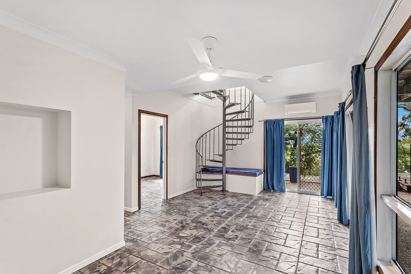 11 Warruga Street CANNONVALE 8