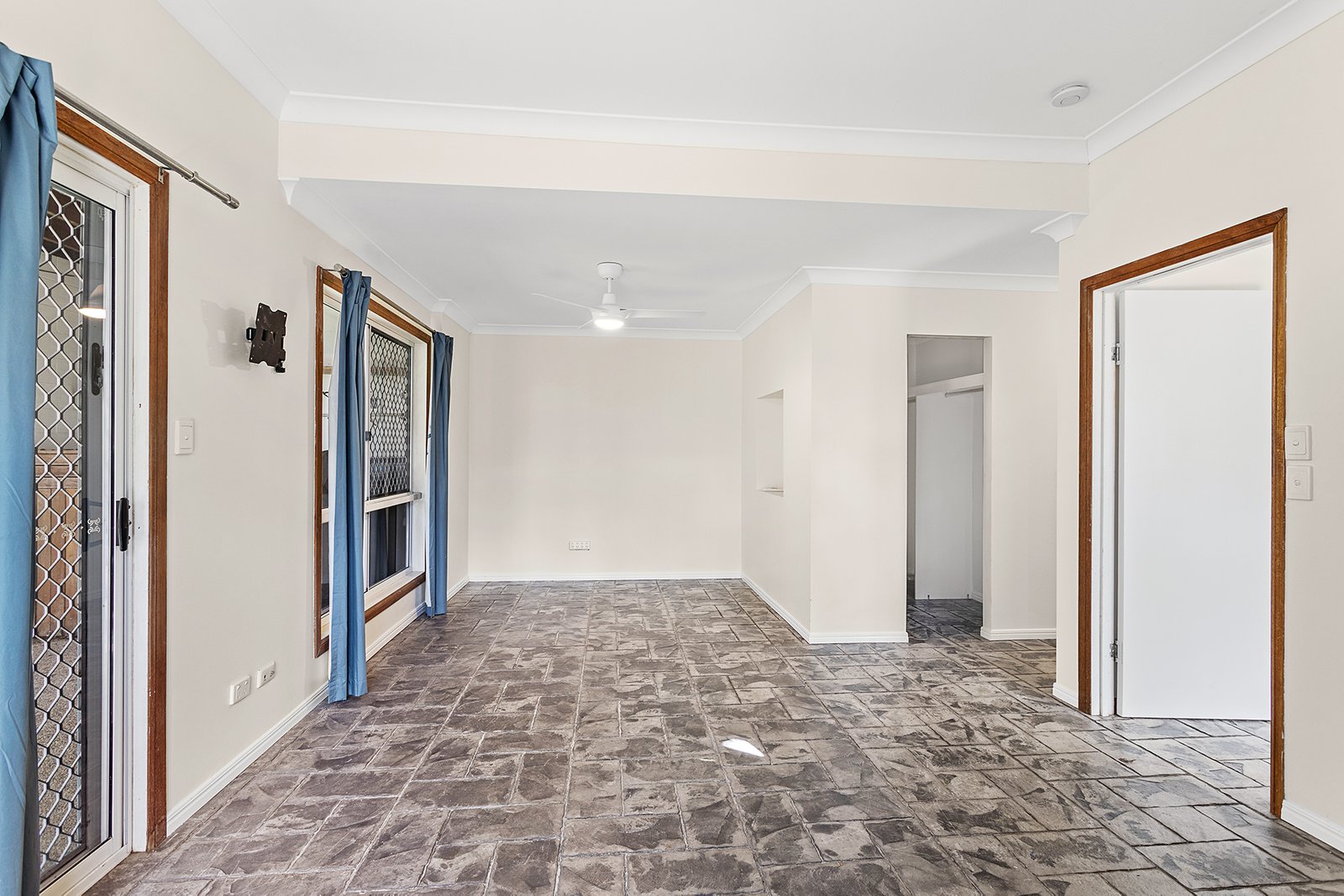 11 Warruga Street CANNONVALE 11