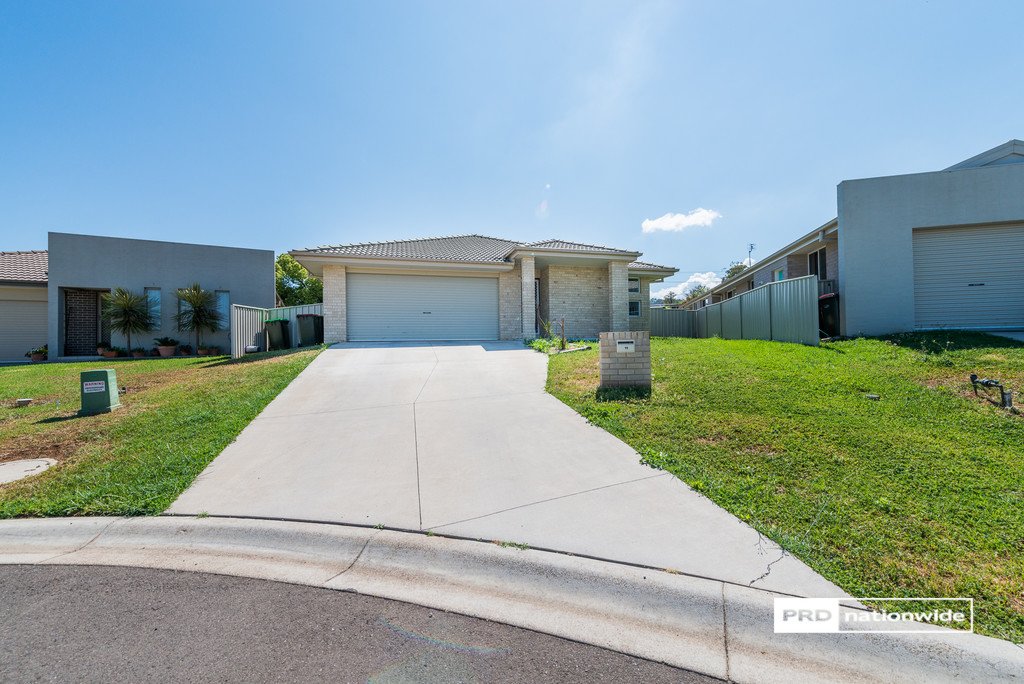 11 Water Gum Close TAMWORTH 1
