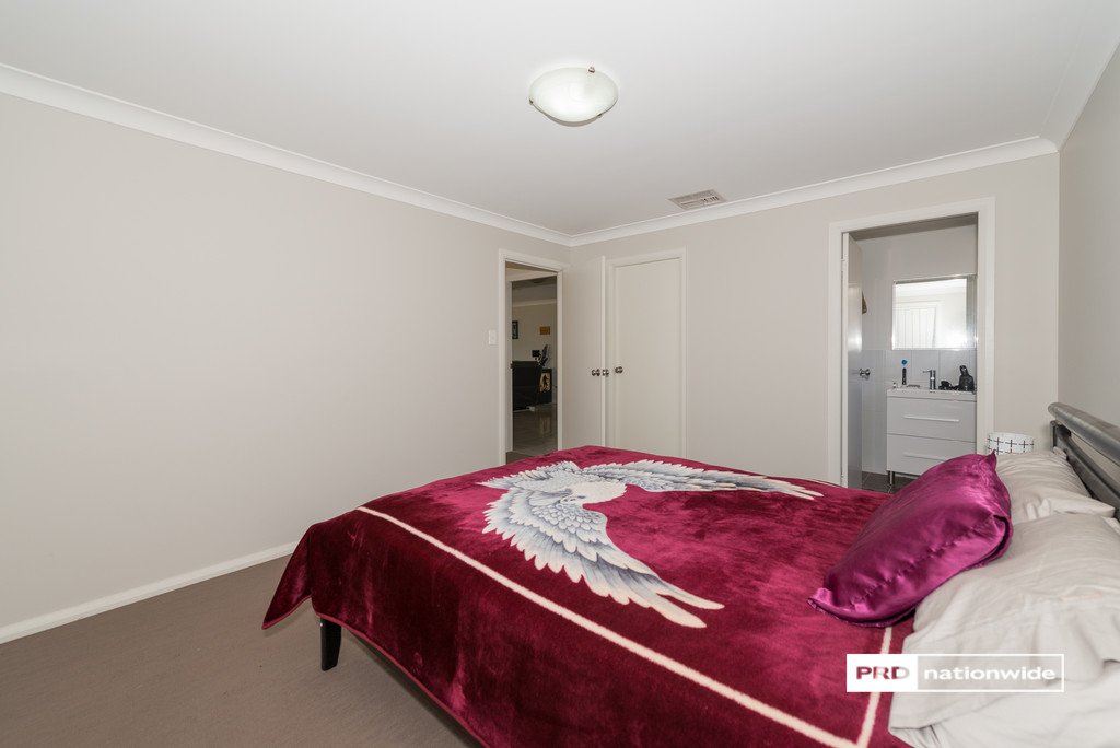11 Water Gum Close TAMWORTH 6