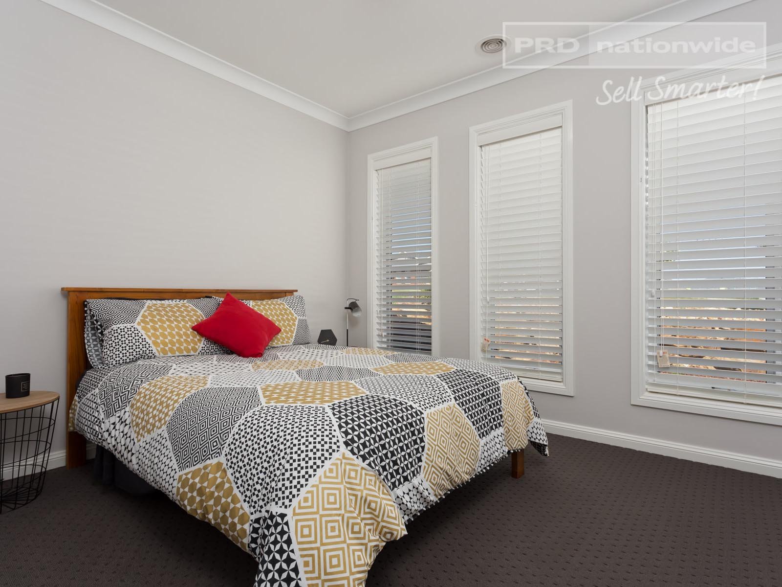 11 Whitten Avenue BOOROOMA 9