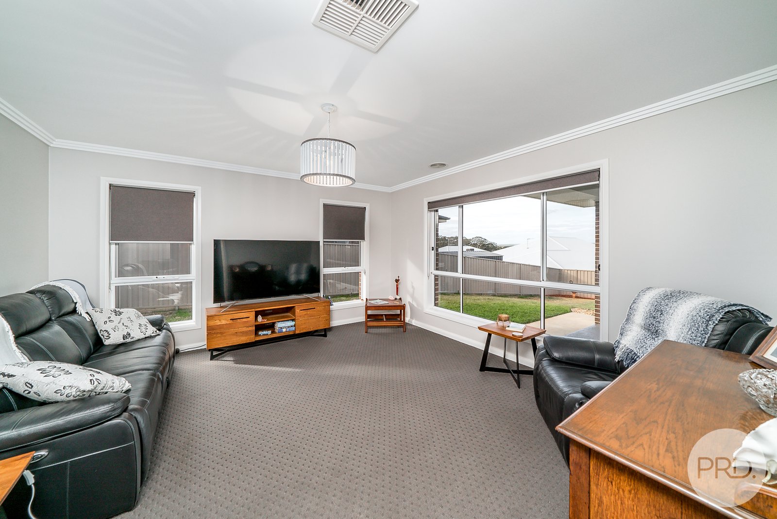 11 Whitten Avenue BOOROOMA 3