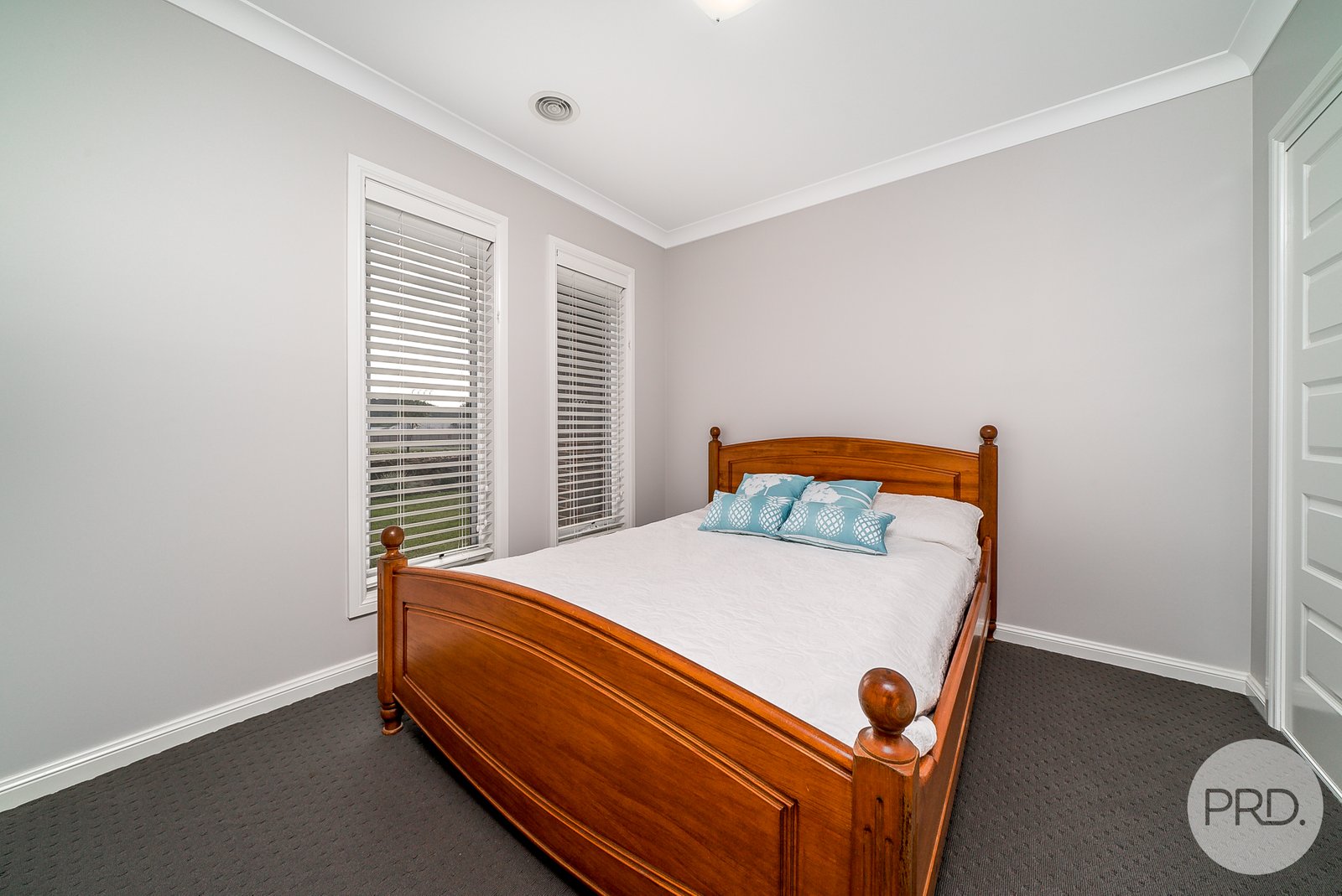 11 Whitten Avenue BOOROOMA 9