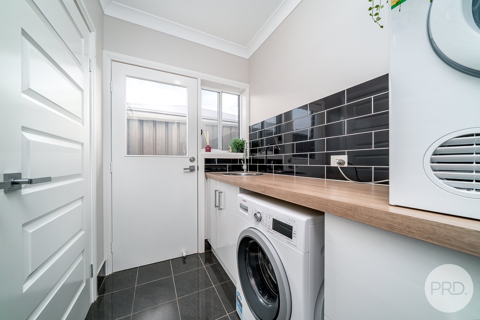11 Whitten Avenue BOOROOMA 13