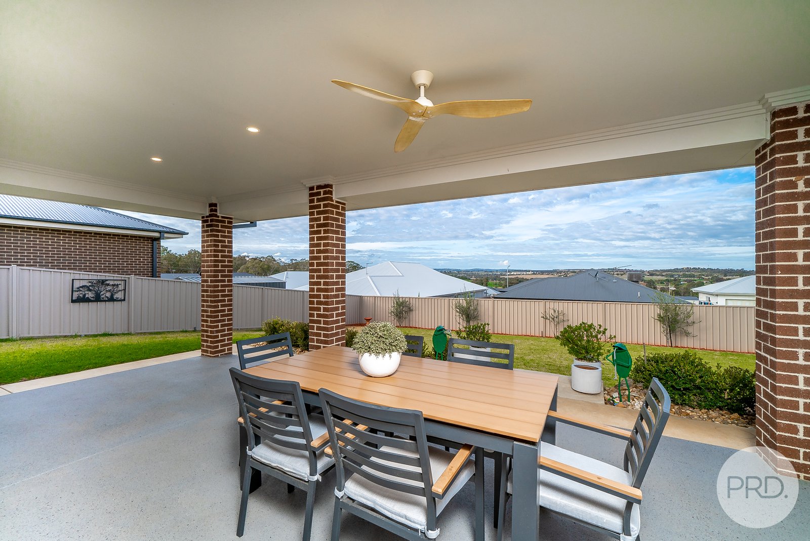 11 Whitten Avenue BOOROOMA 14