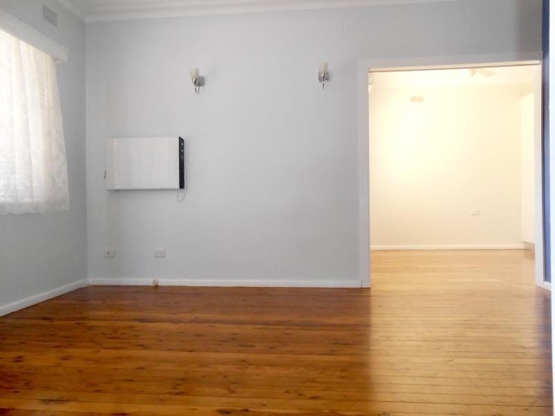 11 Willow Street TAMWORTH 4