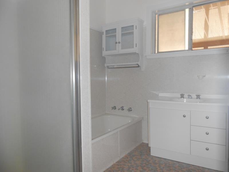 11 Willow Street TAMWORTH 8