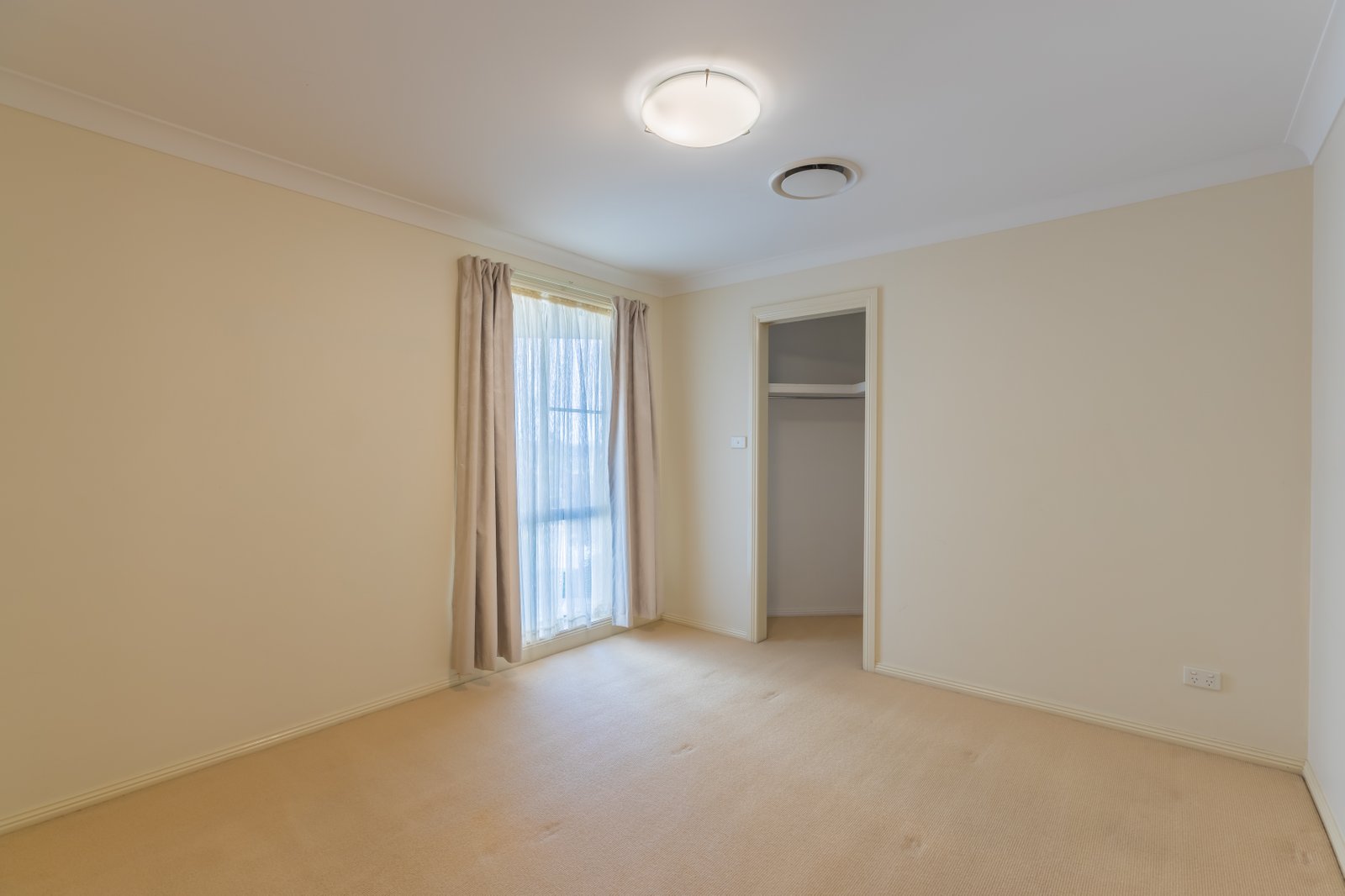 11 Woodside Road TAMWORTH 14
