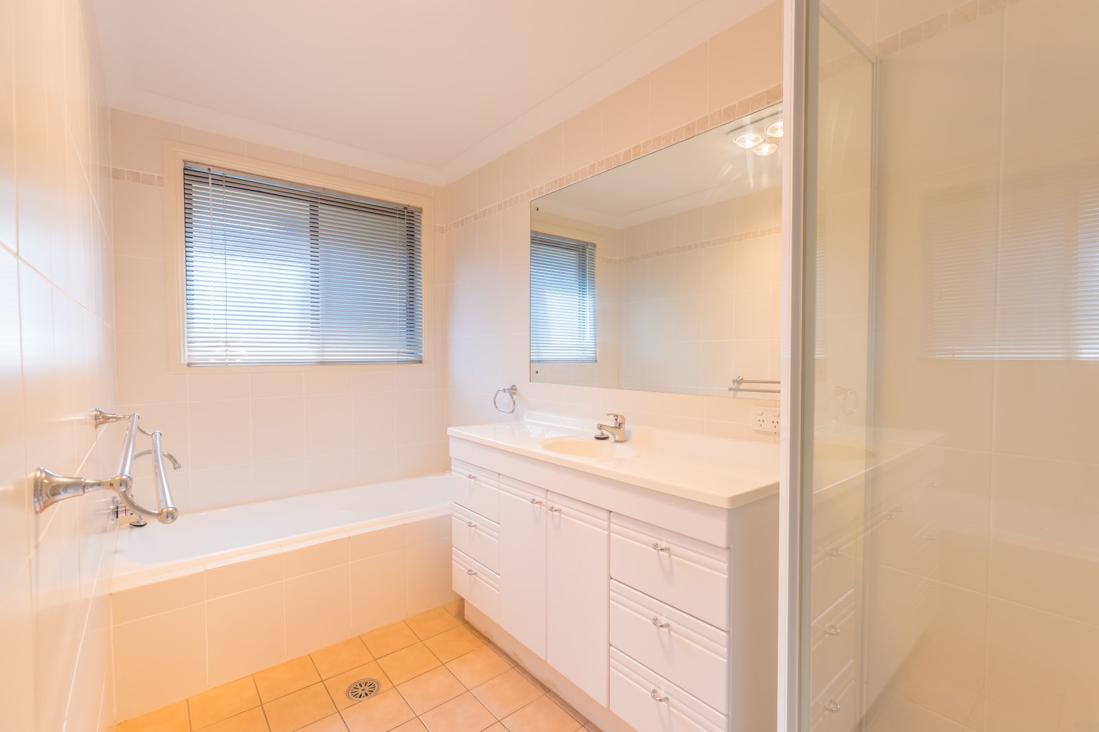 11 Woodside Road TAMWORTH 15