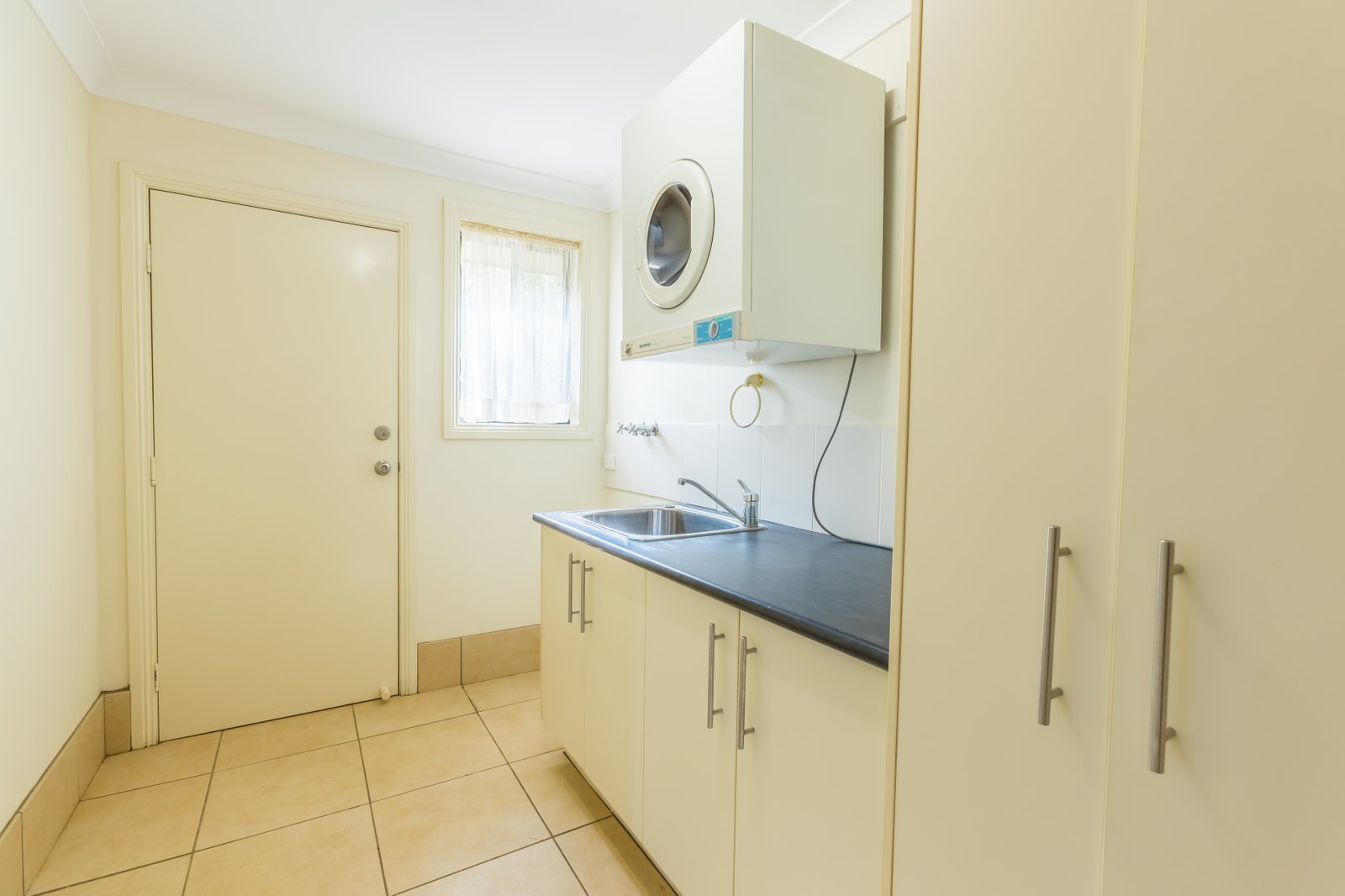 11 Woodside Road TAMWORTH 17