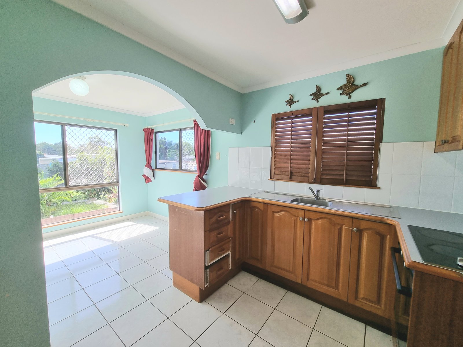 11 YUKANA Street BOYNE ISLAND 4
