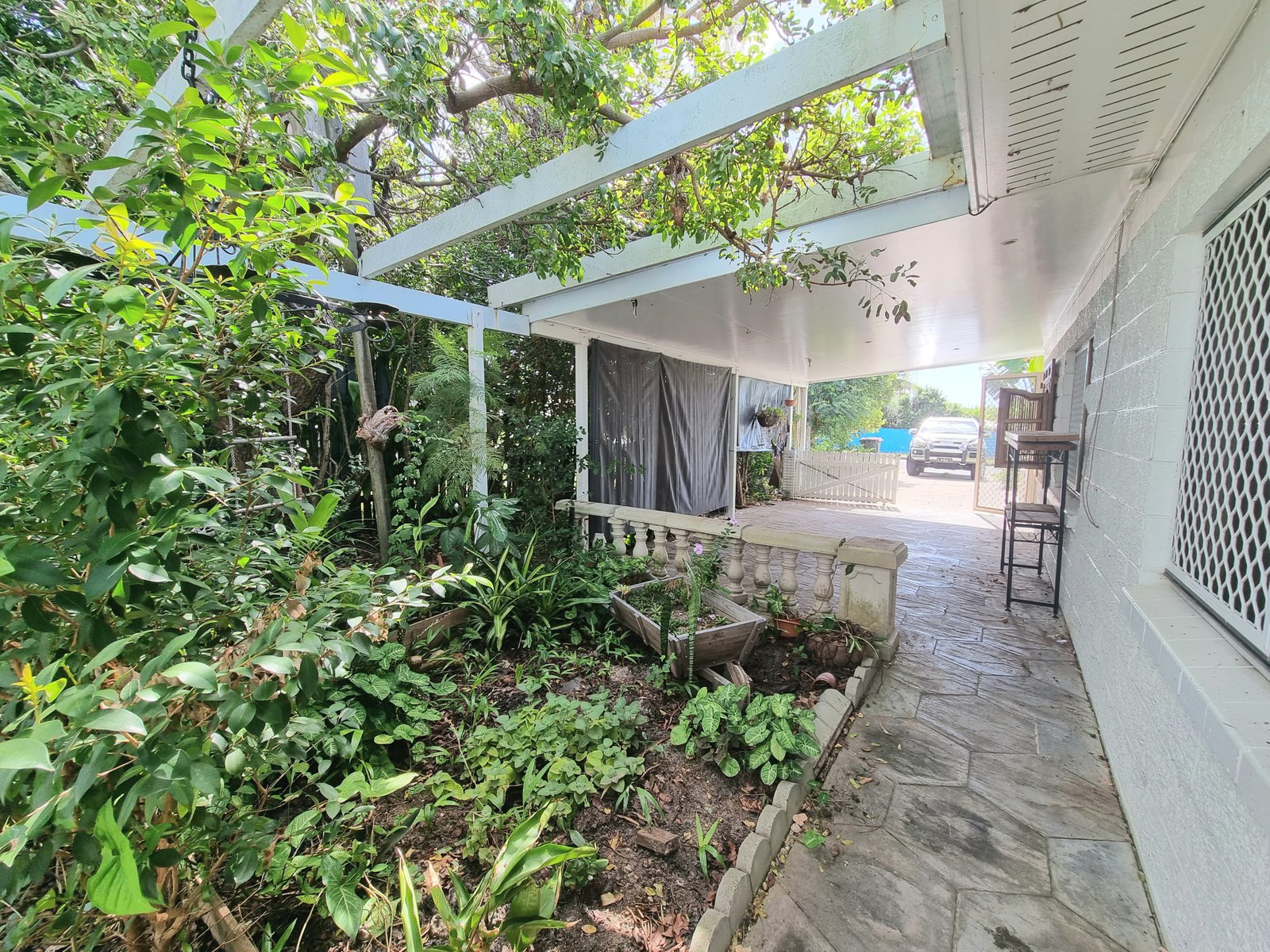 11 YUKANA Street BOYNE ISLAND 12