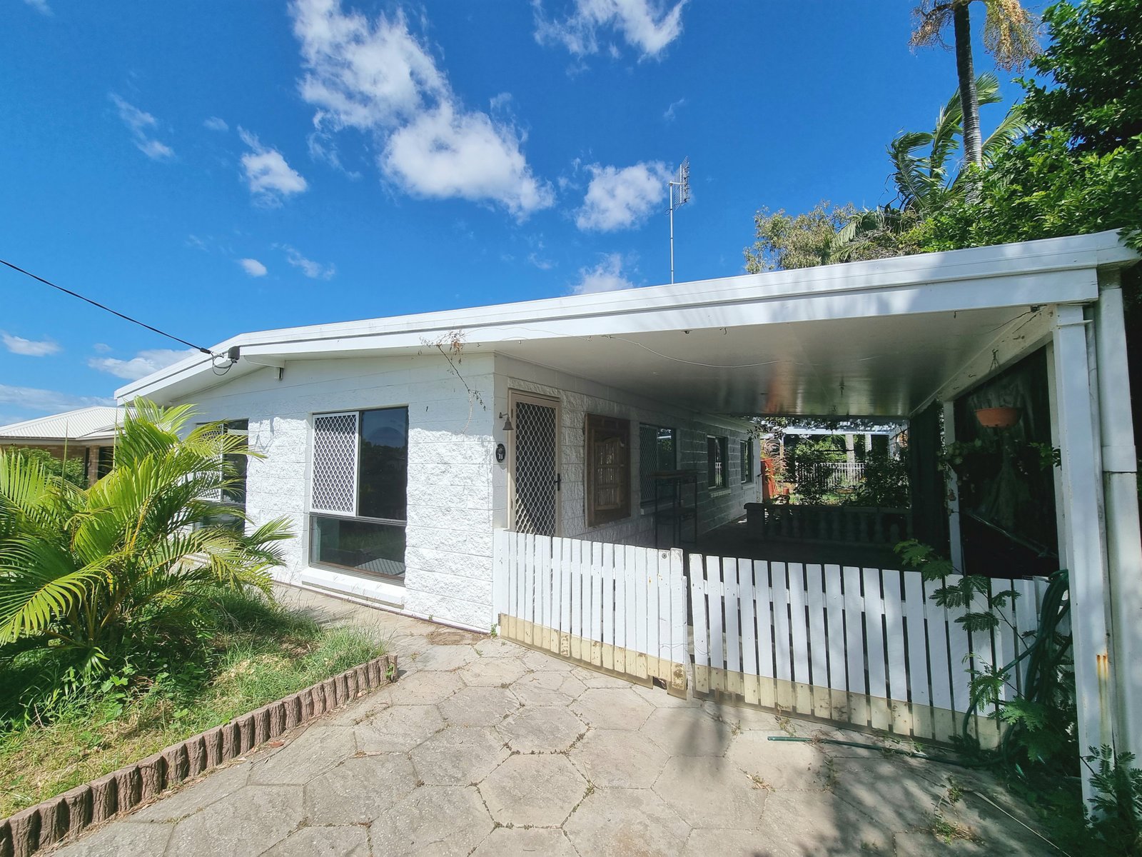 11 YUKANA Street BOYNE ISLAND 16
