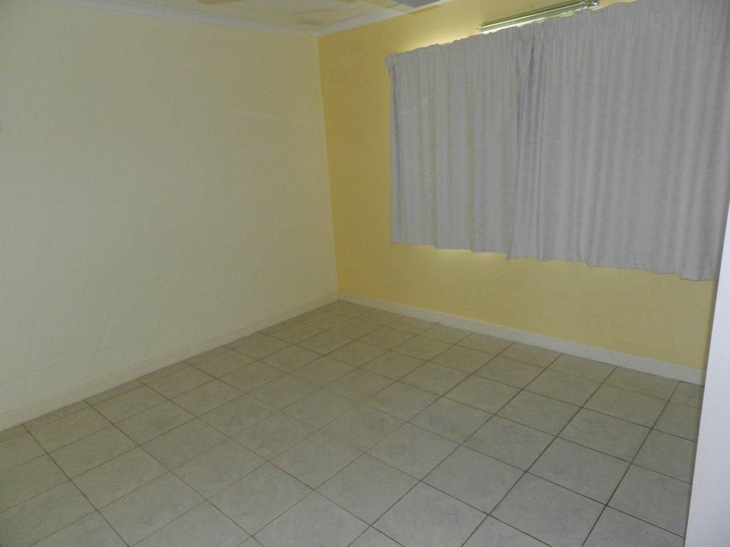 11 YUKANA Street BOYNE ISLAND 4