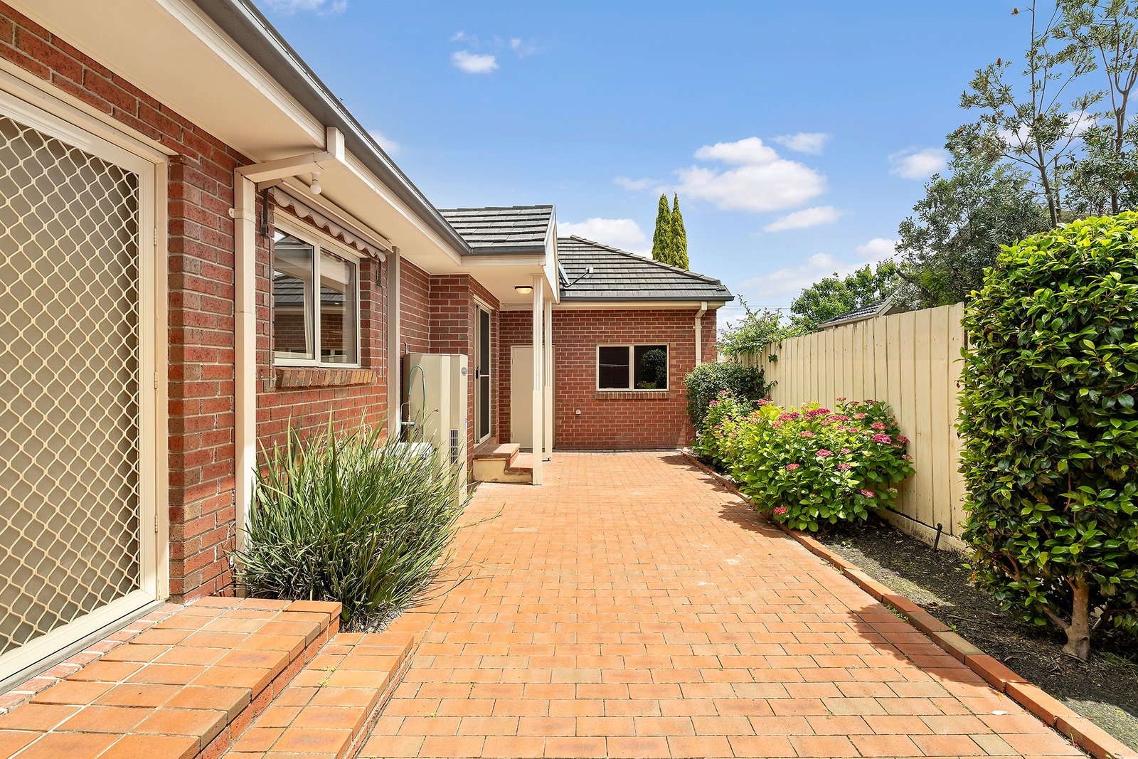 Real Estate and Property in 1/10 Alexander Street, Mount Waverley, VIC