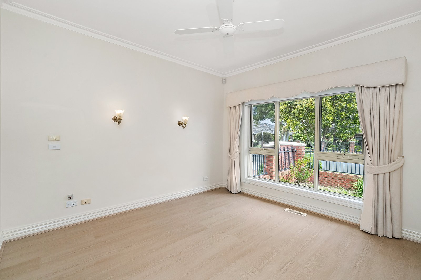 Real Estate and Property in 1/10 Alexander Street, Mount Waverley, VIC