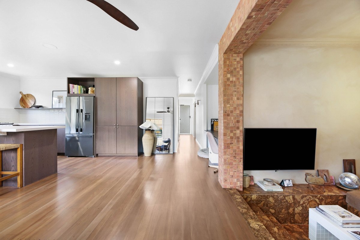 1/10 Alkira Avenue Palm Beach 9