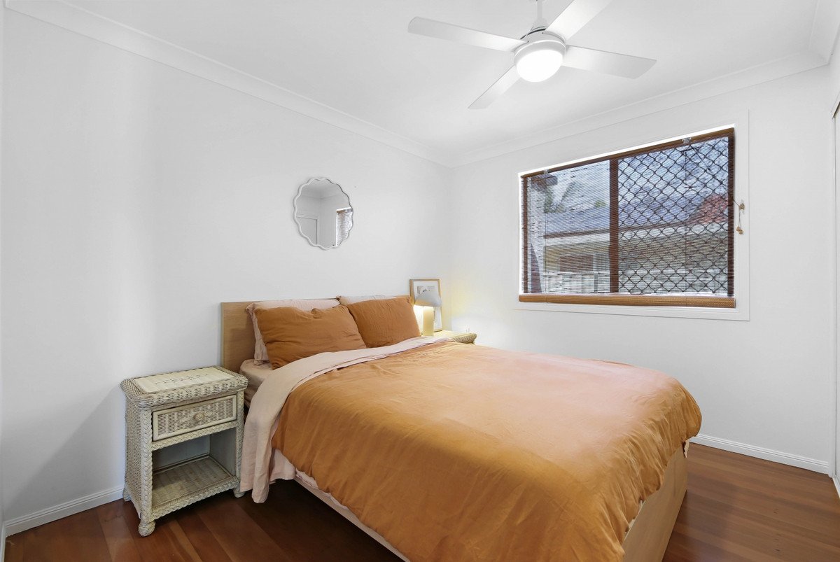 1/10 Alkira Avenue Palm Beach 13