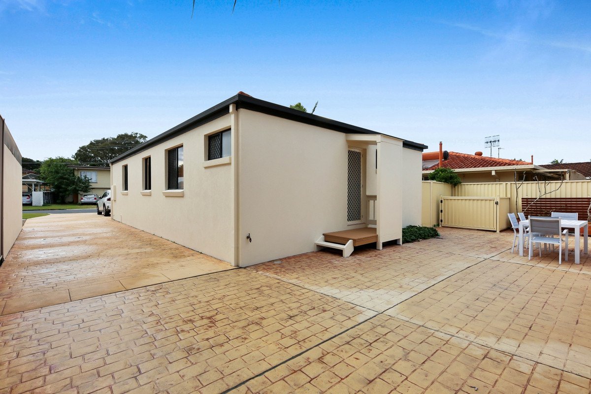 1/10 Alkira Avenue Palm Beach 20