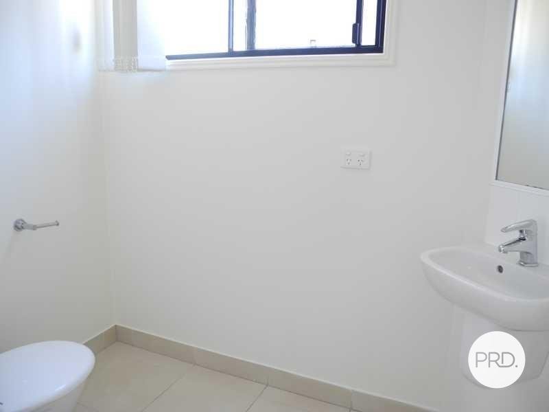 1/10 Arthur Street BOYNE ISLAND 7