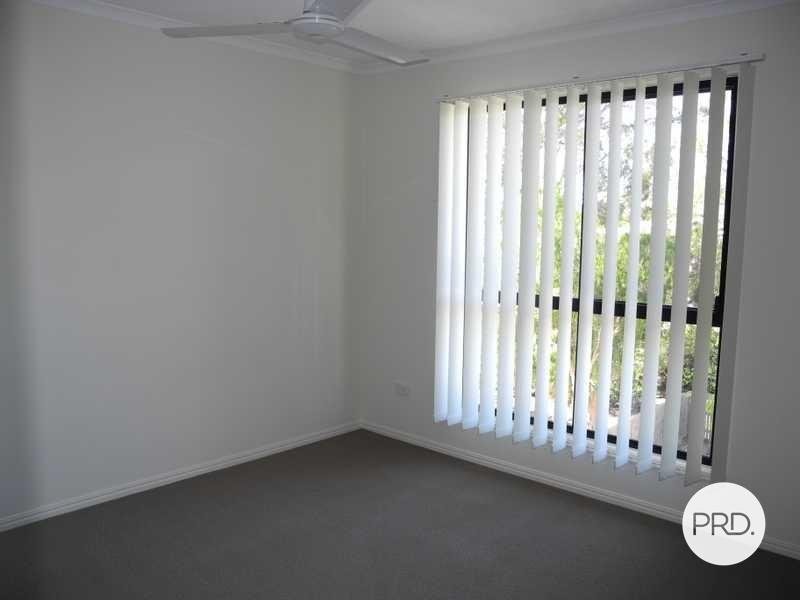 1/10 Arthur Street BOYNE ISLAND 12