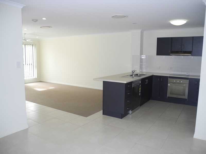1/10 Arthur Street BOYNE ISLAND 4