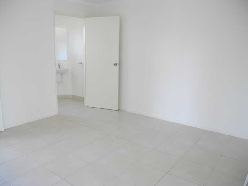 1/10 Arthur Street BOYNE ISLAND 8