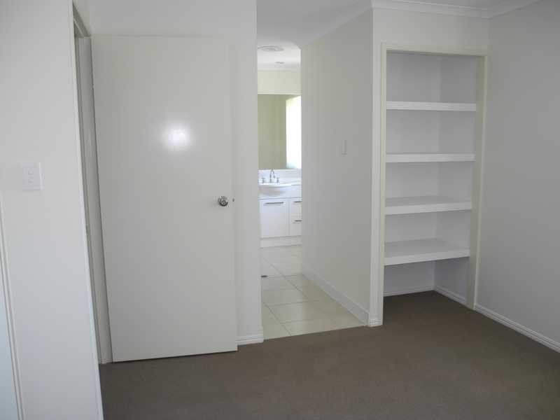 1/10 Arthur Street BOYNE ISLAND 10