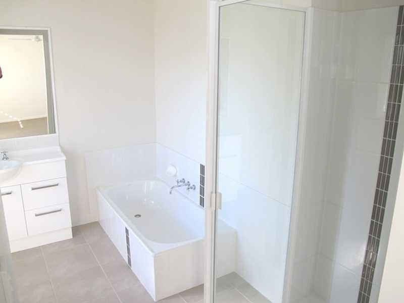 1/10 Arthur Street BOYNE ISLAND 13