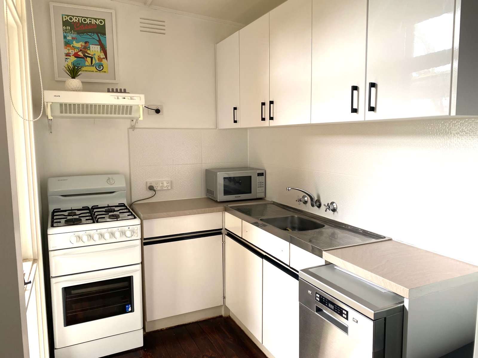 Gallery: 1/10 Ashmore Avenue