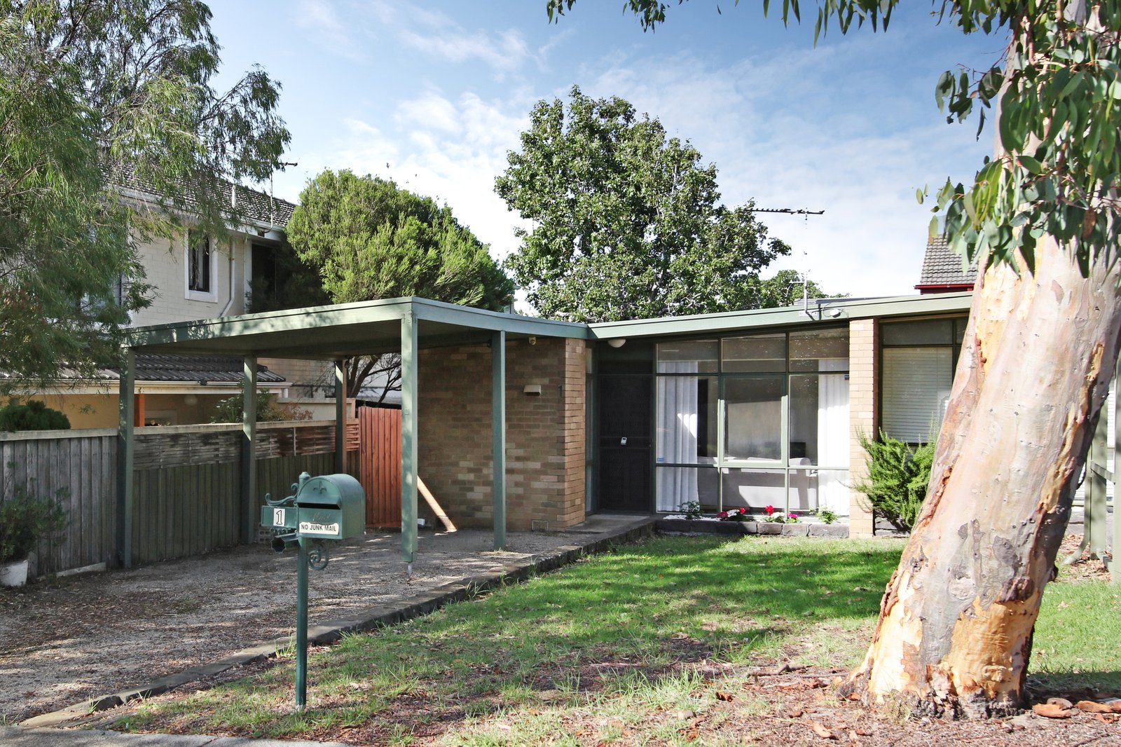 Gallery: 1/10 Ashmore Avenue