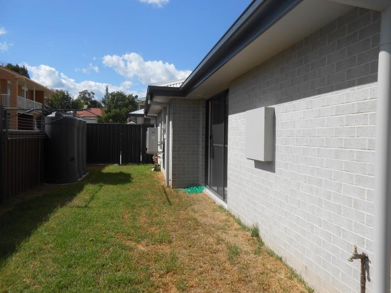 1/10 Brewery Lane TAMWORTH 9