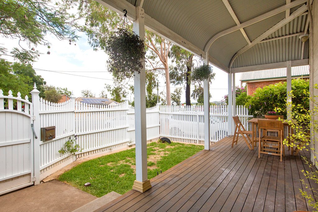 110 Brisbane Street TAMWORTH 4