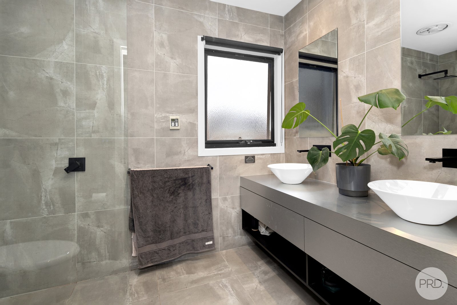 1/10 Brooksbank Ct  BLACK HILL 9