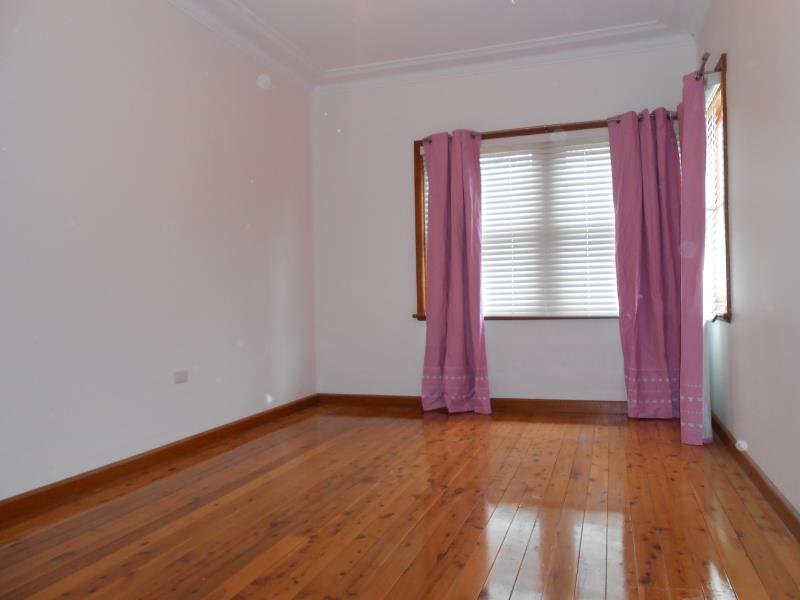 110 Crown Street TAMWORTH 7