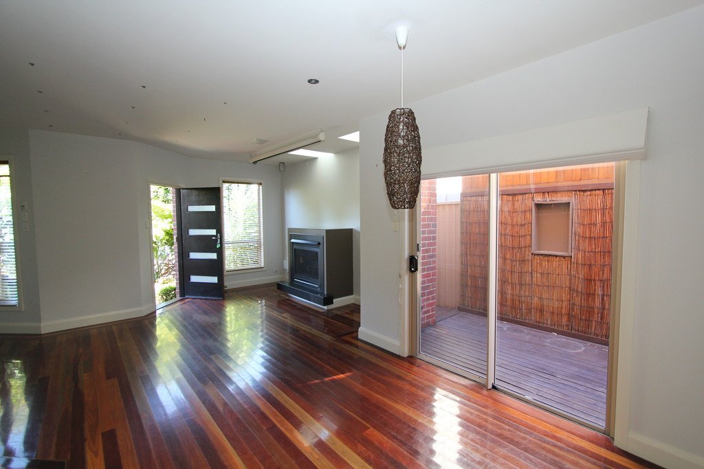 1/10 Devon Street LAKE WENDOUREE 2