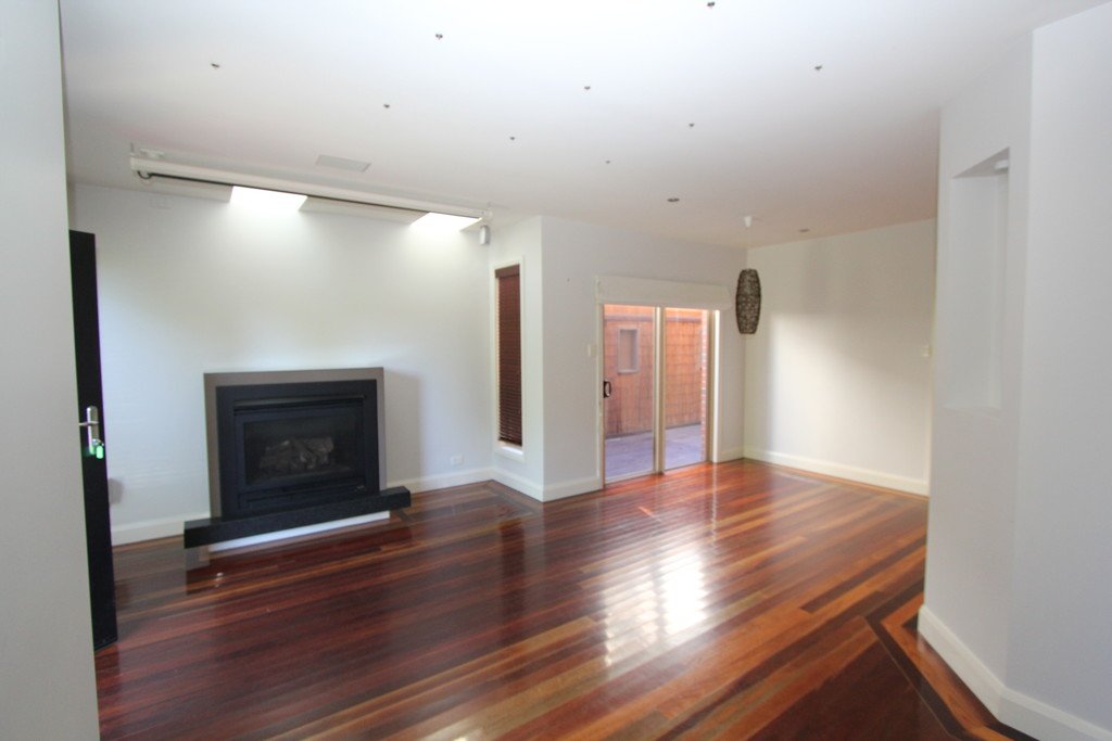 1/10 Devon Street LAKE WENDOUREE 4