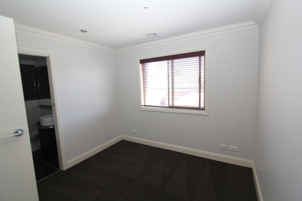 1/10 Devon Street LAKE WENDOUREE 6