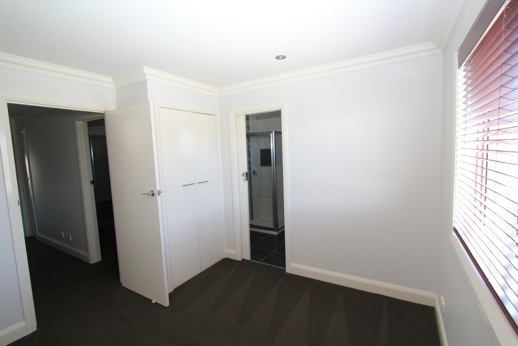 1/10 Devon Street LAKE WENDOUREE 7