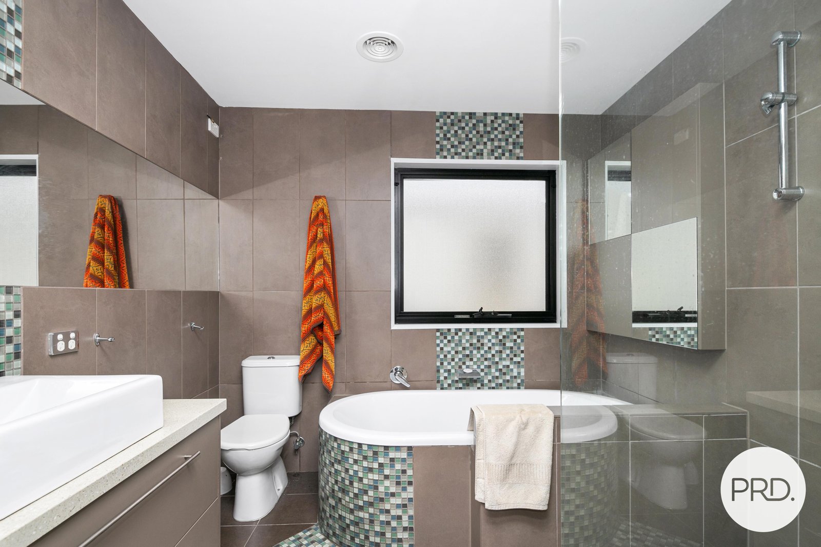 1/10 Devon Street LAKE WENDOUREE 8