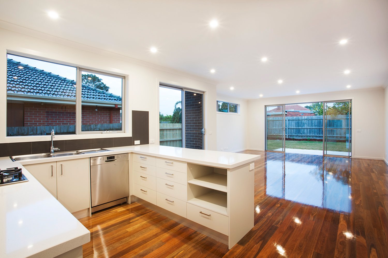 Gallery: 1/10 Dickens Street