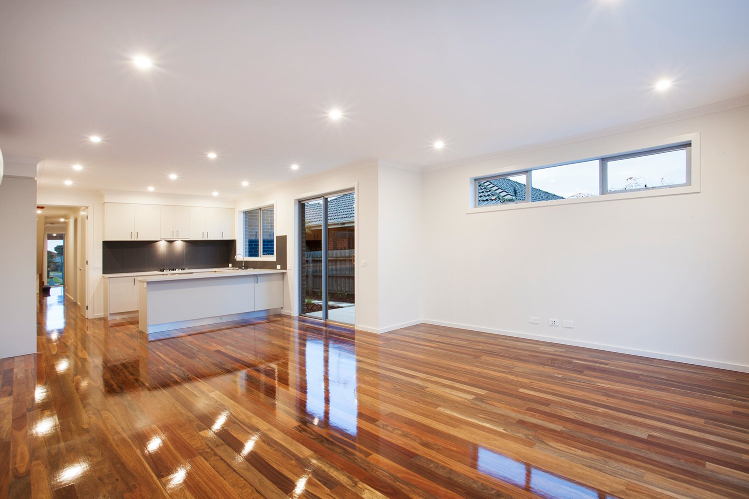 Gallery: 1/10 Dickens Street