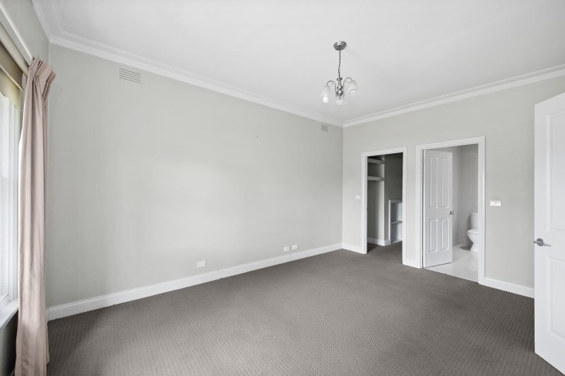 Gallery: 110 Drummond St South