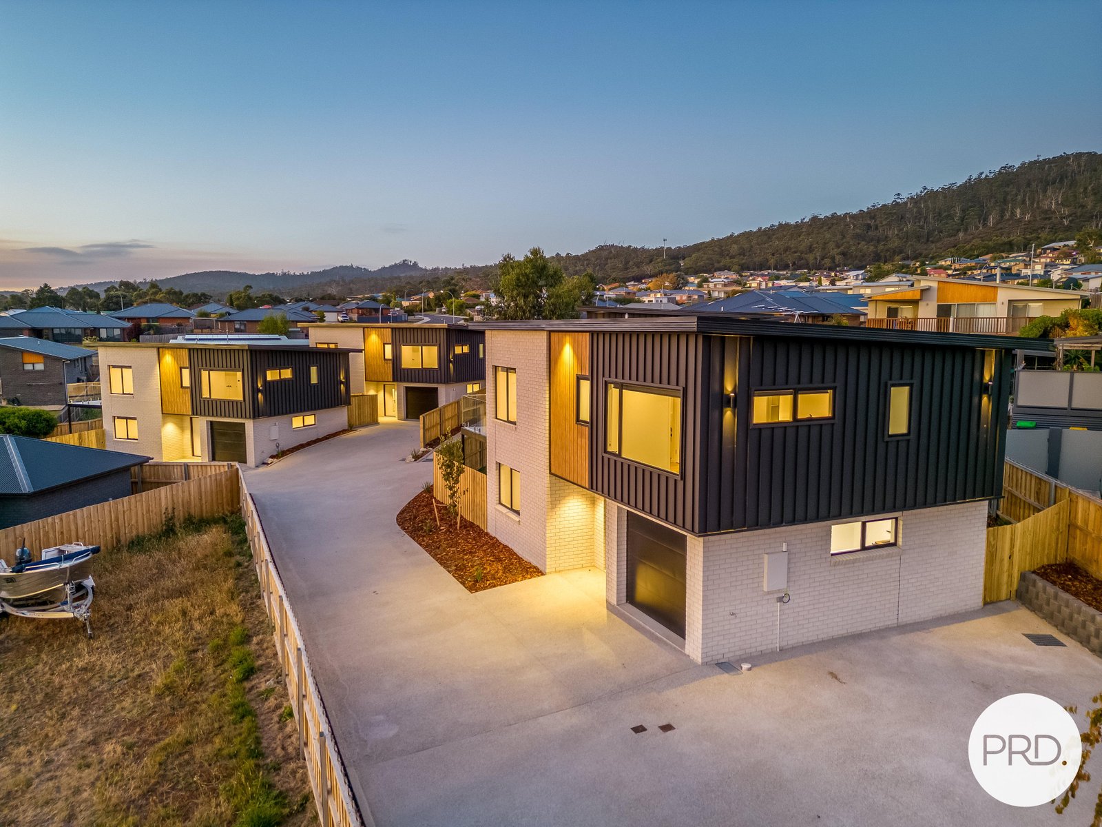 1/10 Garrett Court OAKDOWNS 2