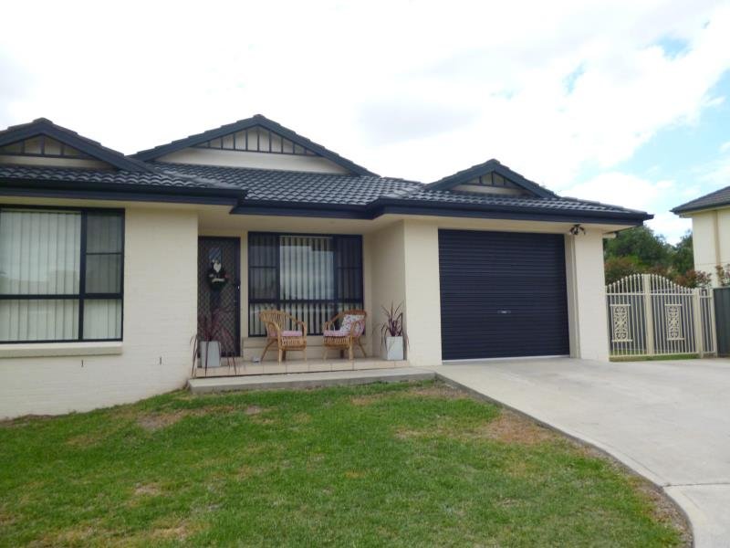 1/10 Glen Alpha Close TAMWORTH 1