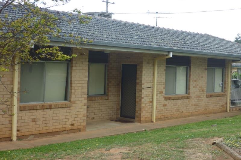 1/10 Henschke Ave  TOLLAND 1