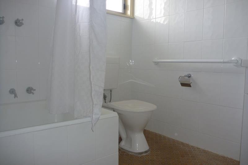 1/10 Henschke Ave  TOLLAND 3