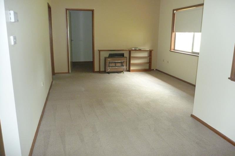 1/10 Henschke Ave  TOLLAND 4