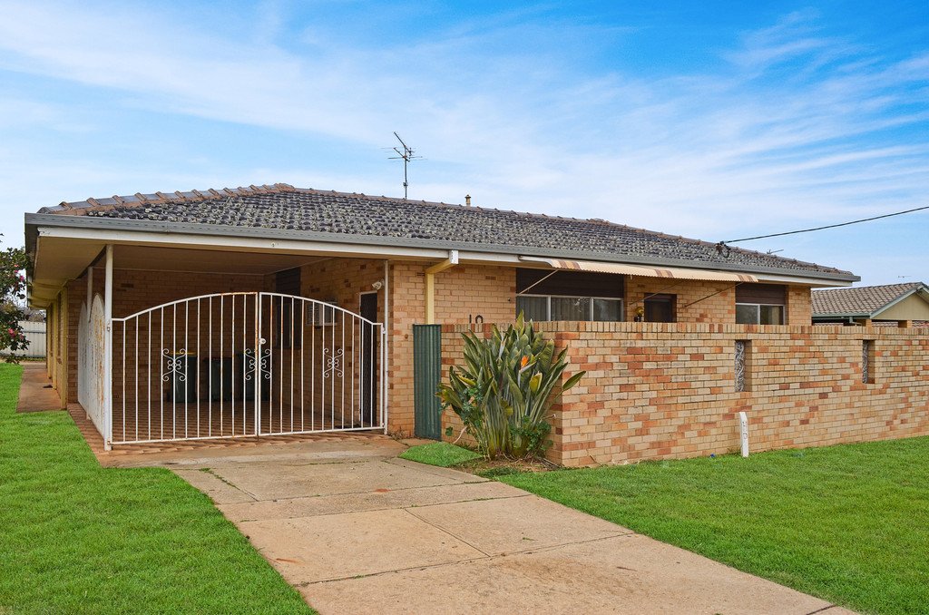 1/10 Henschke Ave  TOLLAND 1