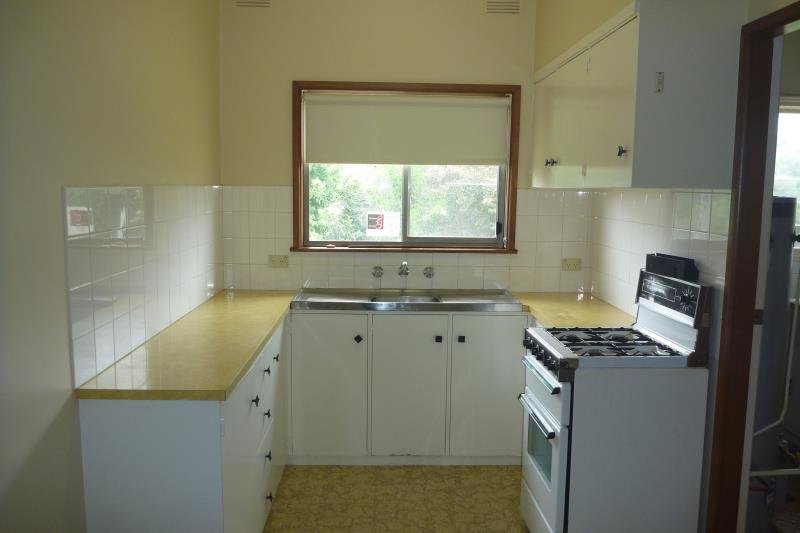 1/10 Henschke Ave  TOLLAND 3